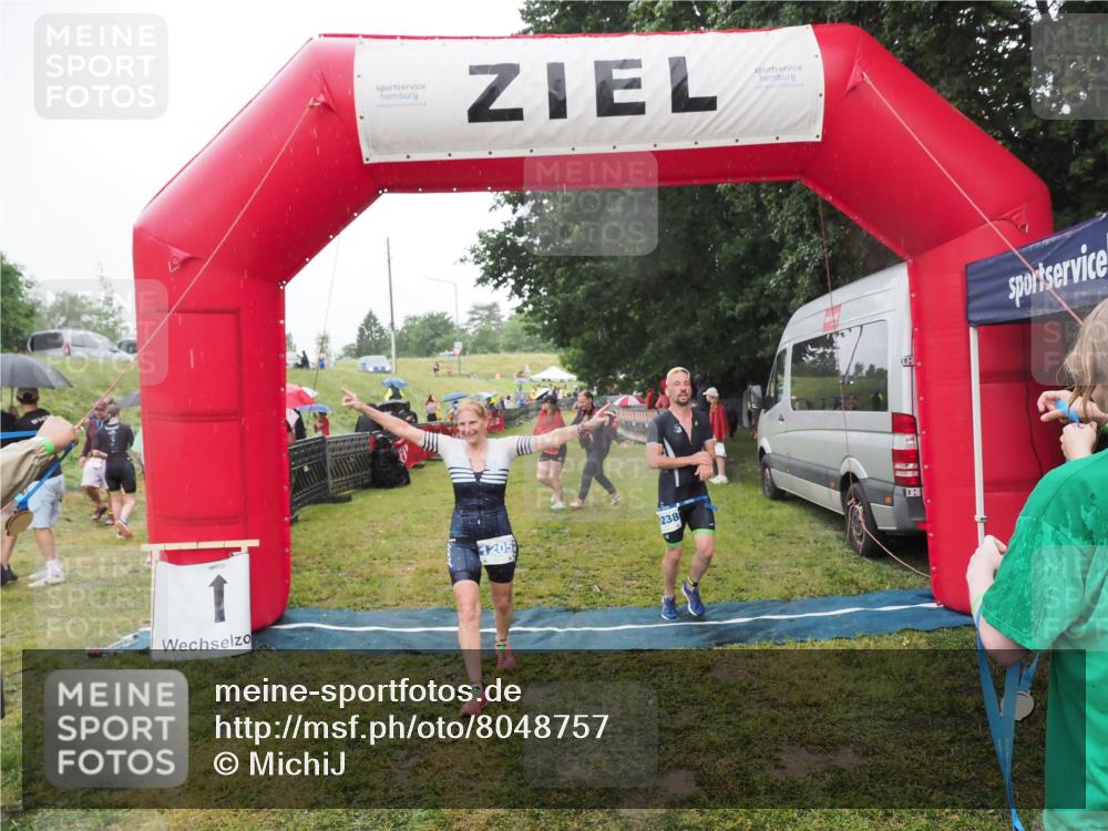 21.06.2025 - 27. Vierlanden-Triathlon MichiJ http://msf.ph/oto/8048757 15.06.2026 14:21:33 Ziel 1205, 1238 meine-sportfotos.de