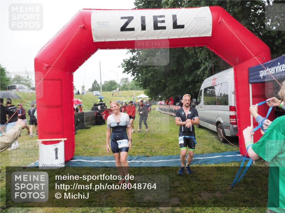 21.06.2025 - 27. Vierlanden-Triathlon MichiJ http://msf.ph/oto/8048764 15.06.2026 14:21:33 Ziel 1205, 1238 meine-sportfotos.de