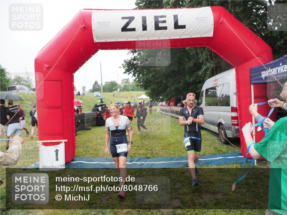 21.06.2025 - 27. Vierlanden-Triathlon MichiJ http://msf.ph/oto/8048766 15.06.2026 14:21:33 Ziel 1205, 1238 meine-sportfotos.de