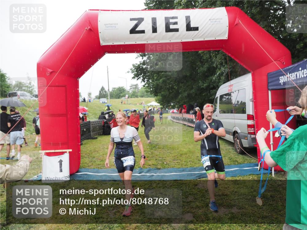 21.06.2025 - 27. Vierlanden-Triathlon MichiJ http://msf.ph/oto/8048768 15.06.2026 14:21:33 Ziel 1205, 1238 meine-sportfotos.de