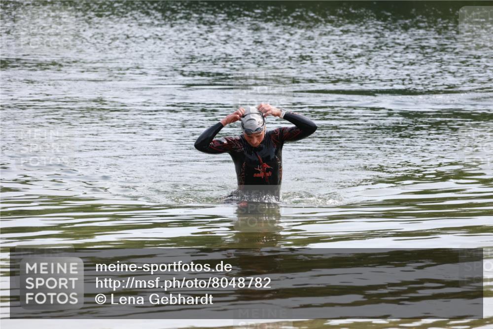 15.06.2025 - 27. Vierlanden-Triathlon Lena Gebhardt http://msf.ph/oto/8048782 15.06.2025 09:08:24 Schwimmen  meine-sportfotos.de