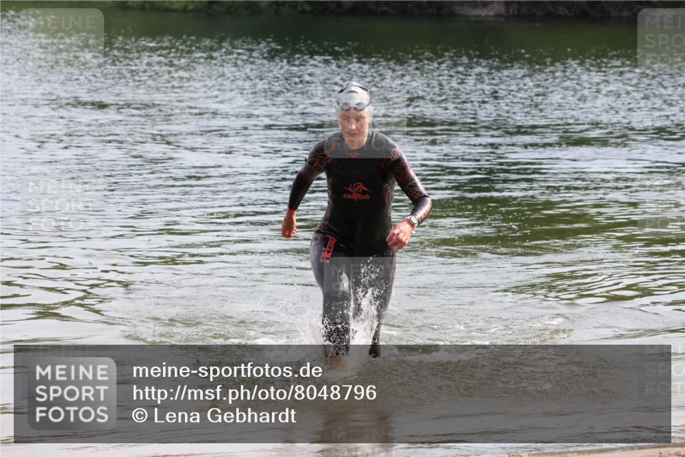 15.06.2025 - 27. Vierlanden-Triathlon Lena Gebhardt http://msf.ph/oto/8048796 15.06.2025 09:08:31 Schwimmen 226 meine-sportfotos.de