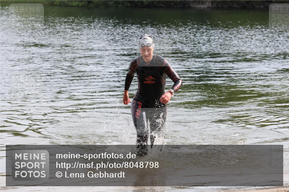 15.06.2025 - 27. Vierlanden-Triathlon Lena Gebhardt http://msf.ph/oto/8048798 15.06.2025 09:08:31 Schwimmen 226 meine-sportfotos.de