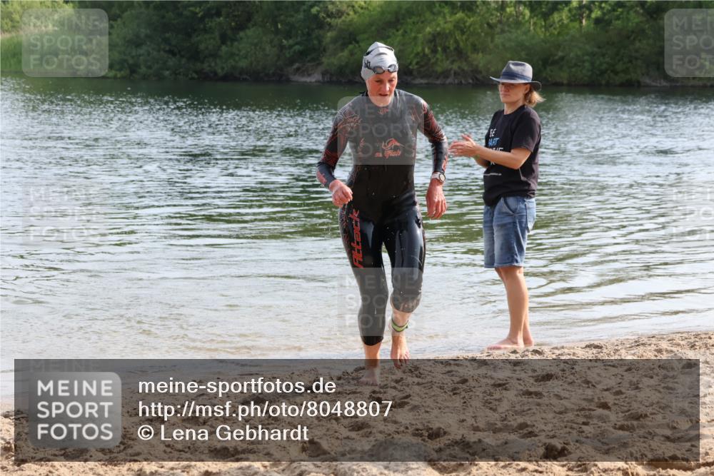 15.06.2025 - 27. Vierlanden-Triathlon Lena Gebhardt http://msf.ph/oto/8048807 15.06.2025 09:08:33 Schwimmen 226 meine-sportfotos.de