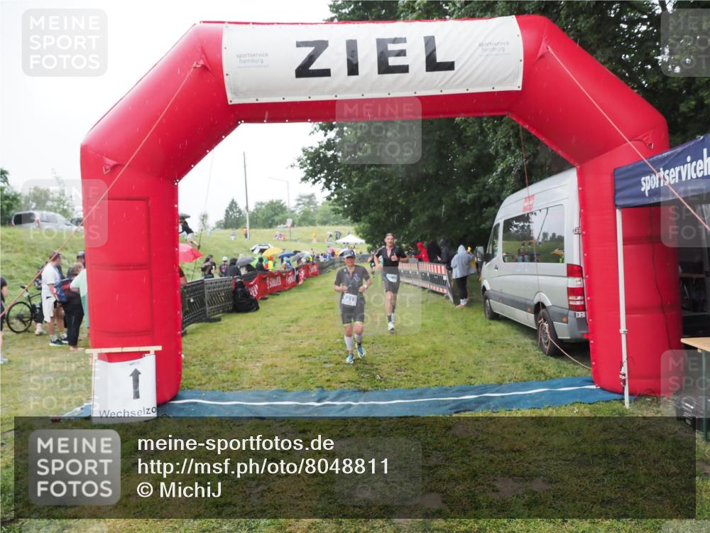 21.06.2025 - 27. Vierlanden-Triathlon MichiJ http://msf.ph/oto/8048811 15.06.2026 14:22:06 Ziel 1215, 1263, 1315 meine-sportfotos.de