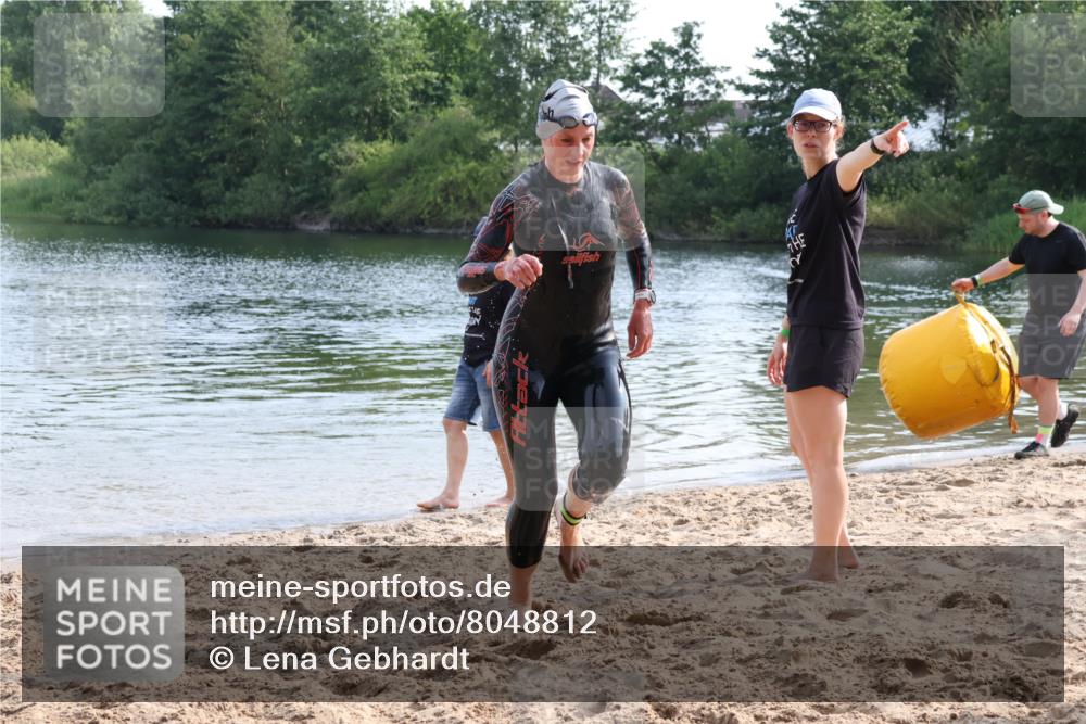 15.06.2025 - 27. Vierlanden-Triathlon Lena Gebhardt http://msf.ph/oto/8048812 15.06.2025 09:08:35 Schwimmen 226 meine-sportfotos.de
