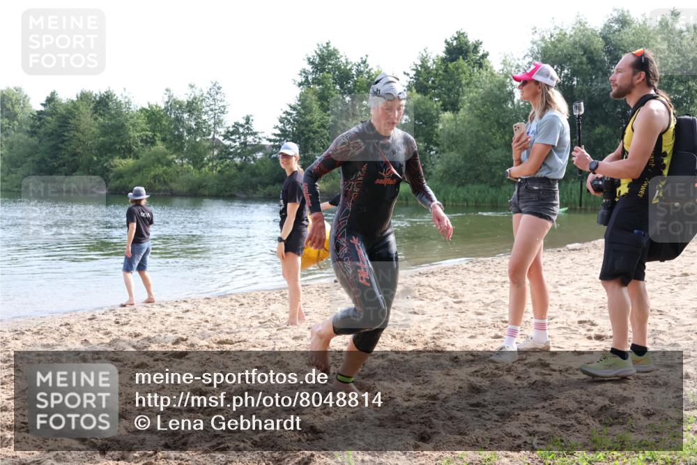 15.06.2025 - 27. Vierlanden-Triathlon Lena Gebhardt http://msf.ph/oto/8048814 15.06.2025 09:08:36 Schwimmen 226 meine-sportfotos.de