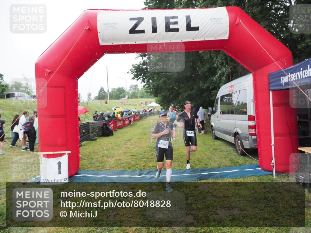 21.06.2025 - 27. Vierlanden-Triathlon MichiJ http://msf.ph/oto/8048828 15.06.2026 14:22:07 Ziel 1215, 1263, 1315 meine-sportfotos.de