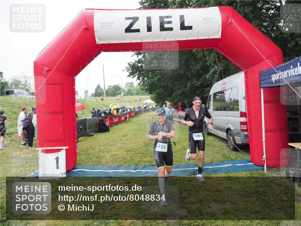 21.06.2025 - 27. Vierlanden-Triathlon MichiJ http://msf.ph/oto/8048834 15.06.2026 14:22:07 Ziel 1215, 1263, 1315 meine-sportfotos.de