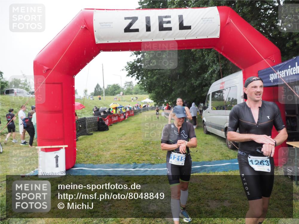 21.06.2025 - 27. Vierlanden-Triathlon MichiJ http://msf.ph/oto/8048849 15.06.2026 14:22:08 Ziel 1215, 1263, 1315 meine-sportfotos.de