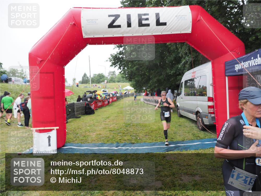 21.06.2025 - 27. Vierlanden-Triathlon MichiJ http://msf.ph/oto/8048873 15.06.2026 14:22:14 Ziel 1201, 1263, 1315 meine-sportfotos.de