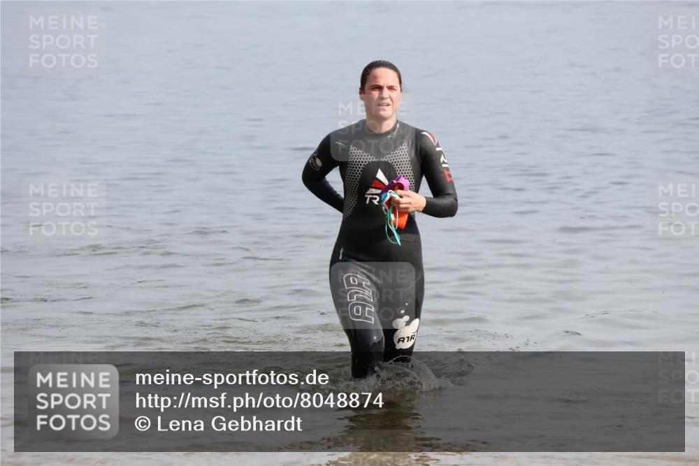 15.06.2025 - 27. Vierlanden-Triathlon Lena Gebhardt http://msf.ph/oto/8048874 15.06.2025 09:09:09 Schwimmen 204 meine-sportfotos.de