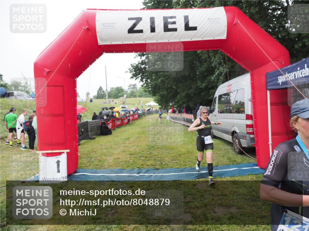 21.06.2025 - 27. Vierlanden-Triathlon MichiJ http://msf.ph/oto/8048879 15.06.2026 14:22:14 Ziel 1201, 1263, 1315 meine-sportfotos.de