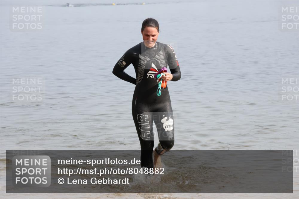15.06.2025 - 27. Vierlanden-Triathlon Lena Gebhardt http://msf.ph/oto/8048882 15.06.2025 09:09:12 Schwimmen 204, 224 meine-sportfotos.de