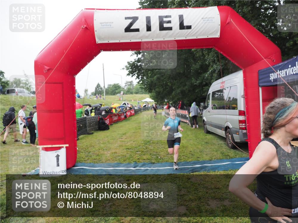 21.06.2025 - 27. Vierlanden-Triathlon MichiJ http://msf.ph/oto/8048894 15.06.2026 14:22:20 Ziel 1201, 1226, 1259 meine-sportfotos.de