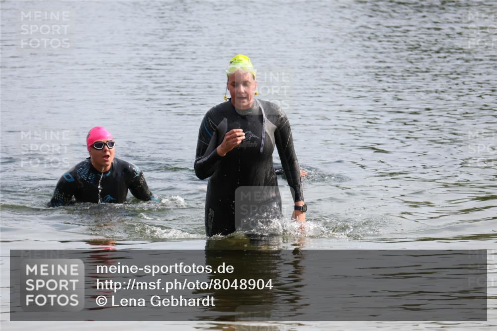 15.06.2025 - 27. Vierlanden-Triathlon Lena Gebhardt http://msf.ph/oto/8048904 15.06.2025 09:10:09 Schwimmen 213 meine-sportfotos.de
