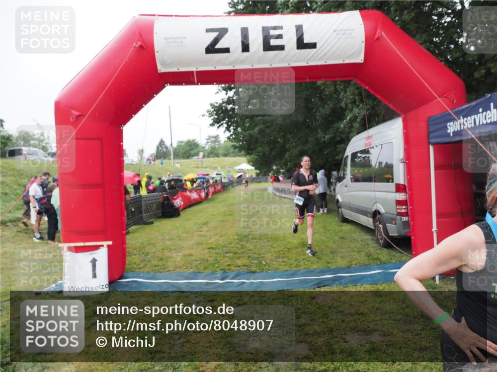 21.06.2025 - 27. Vierlanden-Triathlon MichiJ http://msf.ph/oto/8048907 15.06.2026 14:22:24 Ziel 1226, 1259 meine-sportfotos.de