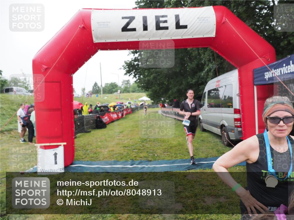 21.06.2025 - 27. Vierlanden-Triathlon MichiJ http://msf.ph/oto/8048913 15.06.2026 14:22:24 Ziel 1226, 1259 meine-sportfotos.de