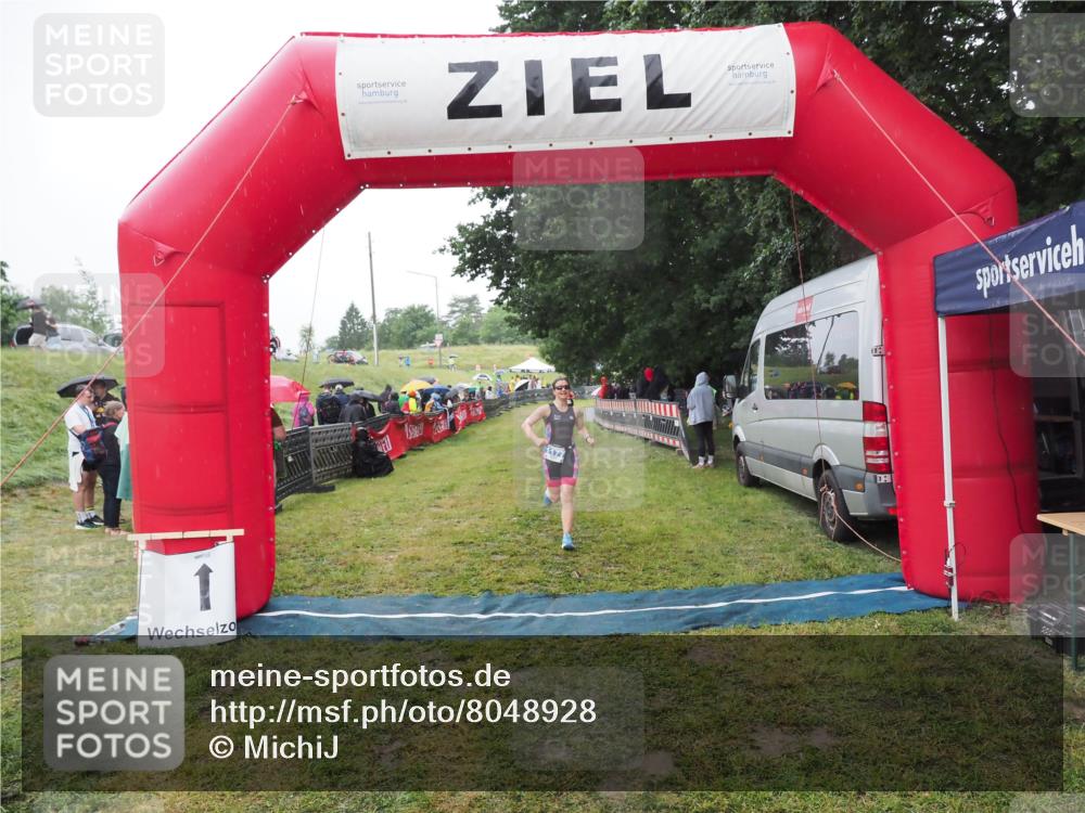 21.06.2025 - 27. Vierlanden-Triathlon MichiJ http://msf.ph/oto/8048928 15.06.2026 14:22:30 Ziel 1177, 1259 meine-sportfotos.de