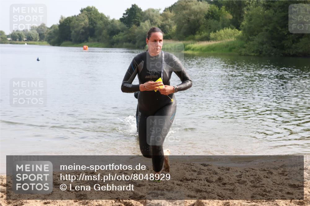 15.06.2025 - 27. Vierlanden-Triathlon Lena Gebhardt http://msf.ph/oto/8048929 15.06.2025 09:10:16 Schwimmen 213, 218, 250 meine-sportfotos.de