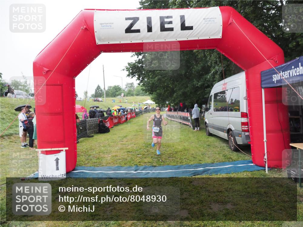 21.06.2025 - 27. Vierlanden-Triathlon MichiJ http://msf.ph/oto/8048930 15.06.2026 14:22:31 Ziel 1177, 1259 meine-sportfotos.de