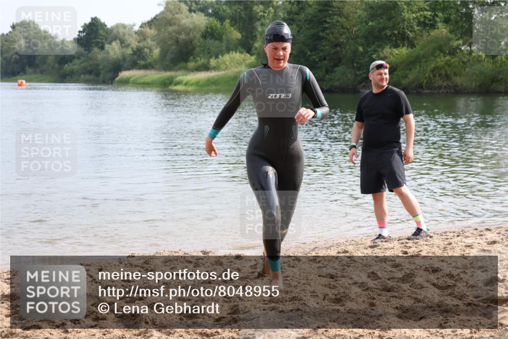 15.06.2025 - 27. Vierlanden-Triathlon Lena Gebhardt http://msf.ph/oto/8048955 15.06.2025 09:10:24 Schwimmen 213, 218, 250 meine-sportfotos.de