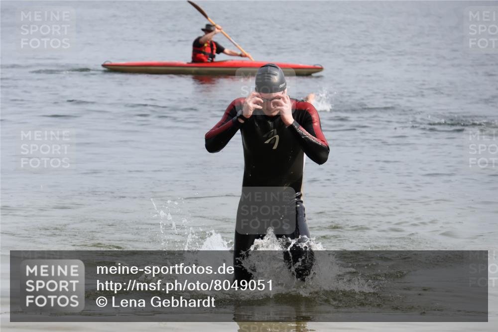 15.06.2025 - 27. Vierlanden-Triathlon Lena Gebhardt http://msf.ph/oto/8049051 15.06.2025 09:13:27 Schwimmen 237 meine-sportfotos.de