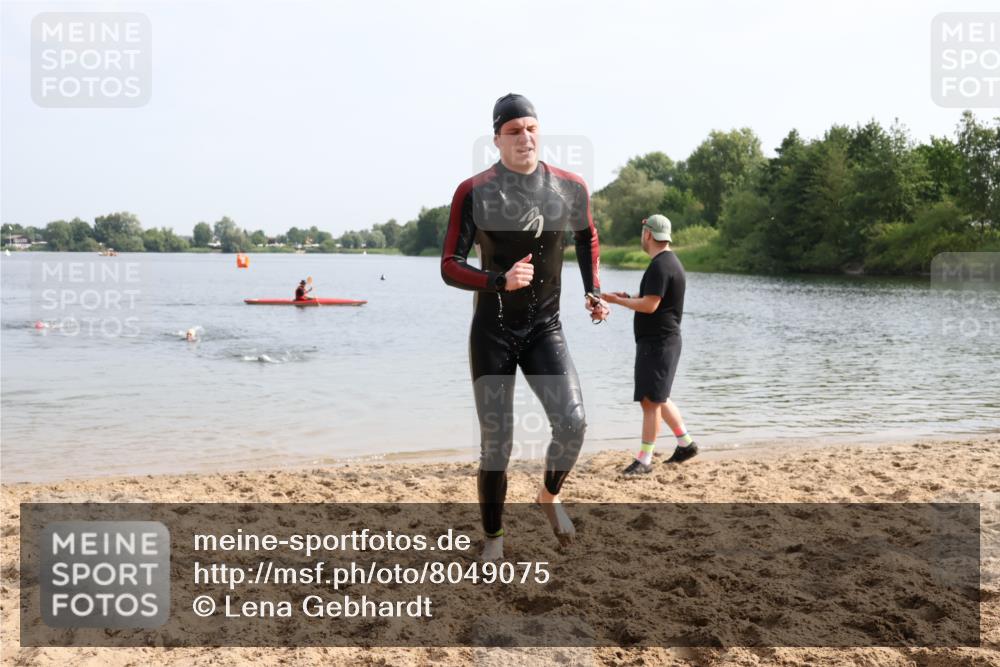 15.06.2025 - 27. Vierlanden-Triathlon Lena Gebhardt http://msf.ph/oto/8049075 15.06.2025 09:13:33 Schwimmen 237 meine-sportfotos.de