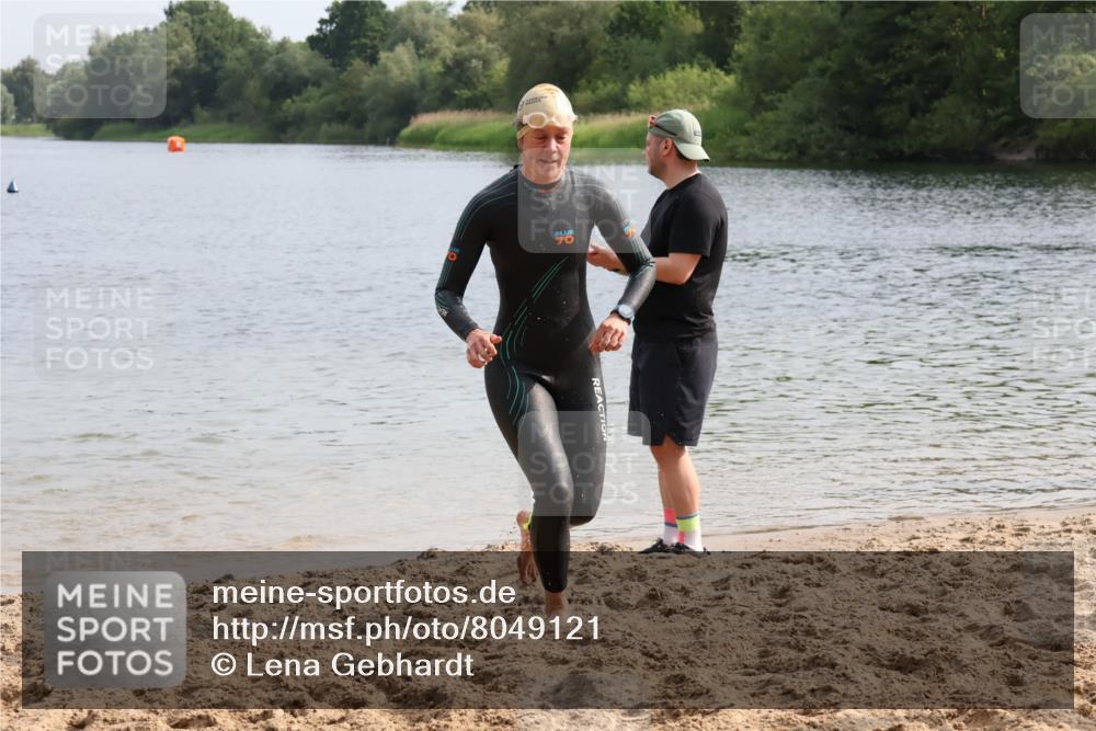 15.06.2025 - 27. Vierlanden-Triathlon Lena Gebhardt http://msf.ph/oto/8049121 15.06.2025 09:13:53 Schwimmen 198, 203, 228 meine-sportfotos.de