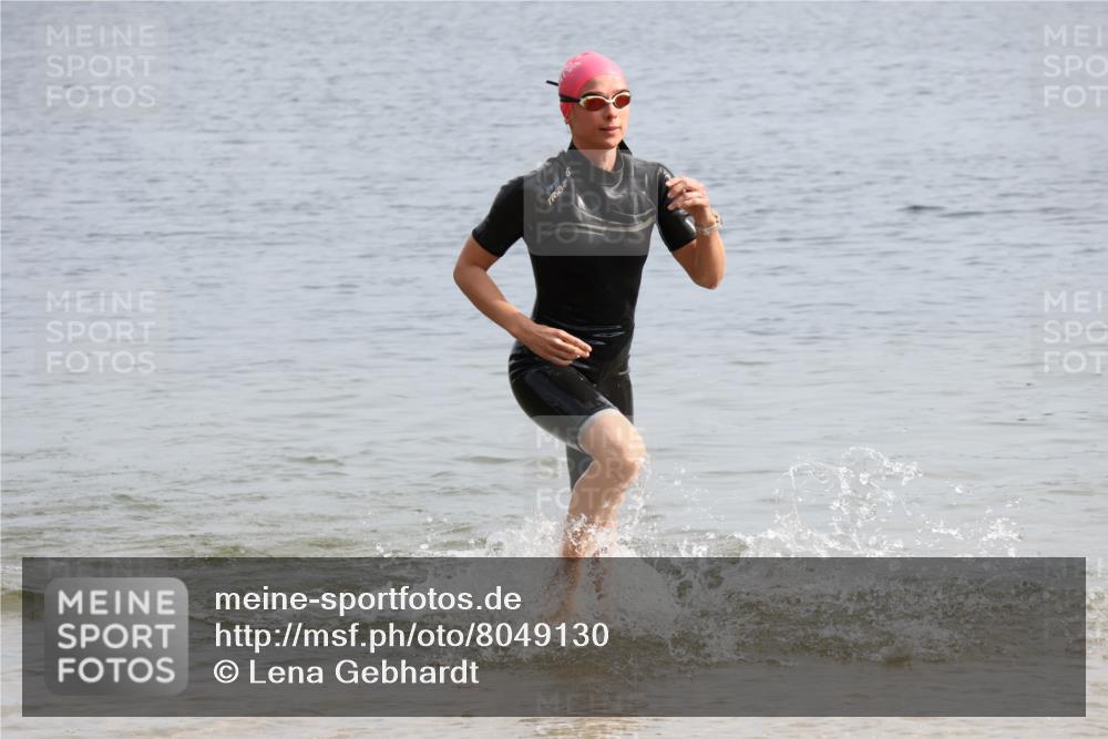 15.06.2025 - 27. Vierlanden-Triathlon Lena Gebhardt http://msf.ph/oto/8049130 15.06.2025 09:13:57 Schwimmen 198, 203, 228 meine-sportfotos.de