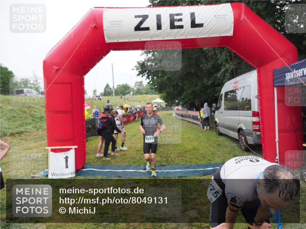 21.06.2025 - 27. Vierlanden-Triathlon MichiJ http://msf.ph/oto/8049131 15.06.2026 14:23:20 Ziel 1273, 1275 meine-sportfotos.de