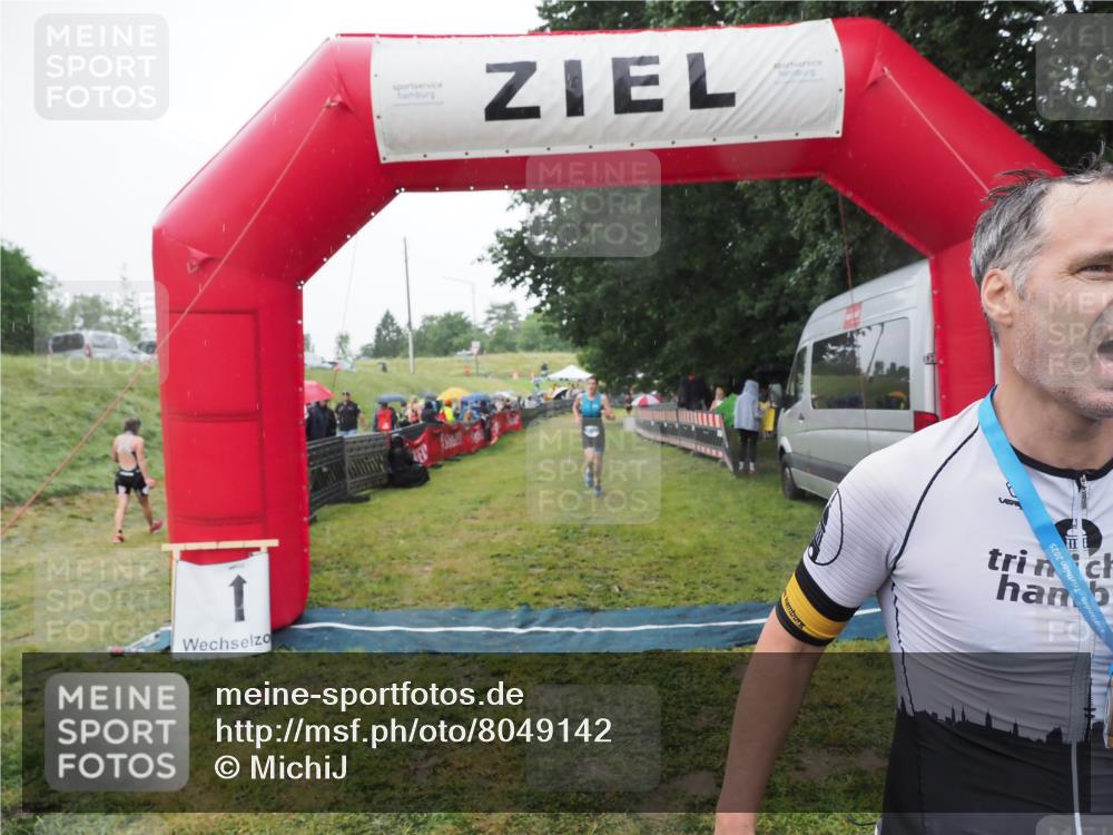 21.06.2025 - 27. Vierlanden-Triathlon MichiJ http://msf.ph/oto/8049142 15.06.2026 14:23:37 Ziel 1308 meine-sportfotos.de