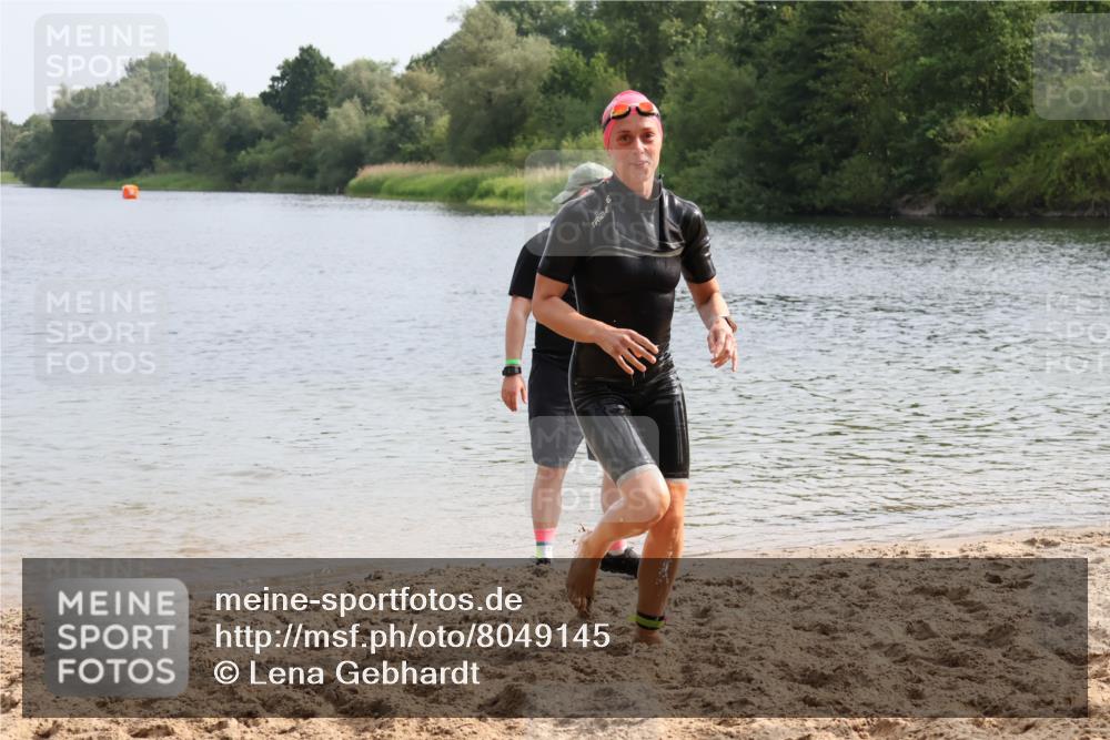 15.06.2025 - 27. Vierlanden-Triathlon Lena Gebhardt http://msf.ph/oto/8049145 15.06.2025 09:14:00 Schwimmen 198, 228 meine-sportfotos.de