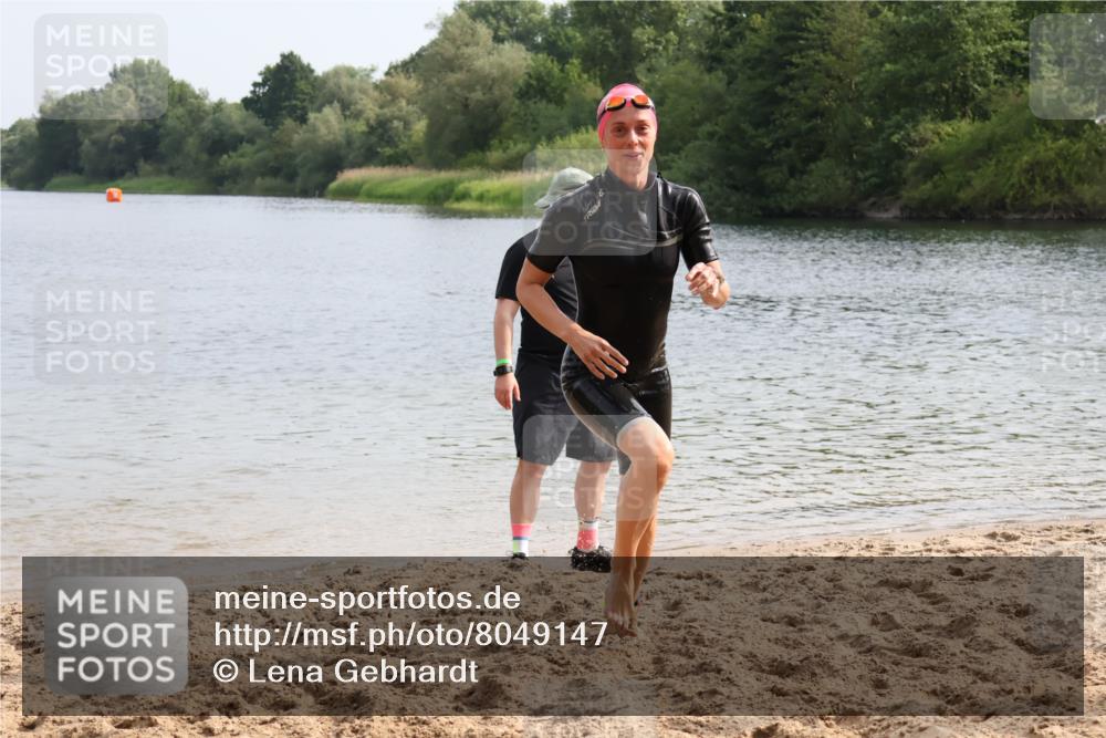 15.06.2025 - 27. Vierlanden-Triathlon Lena Gebhardt http://msf.ph/oto/8049147 15.06.2025 09:14:00 Schwimmen 198, 228 meine-sportfotos.de