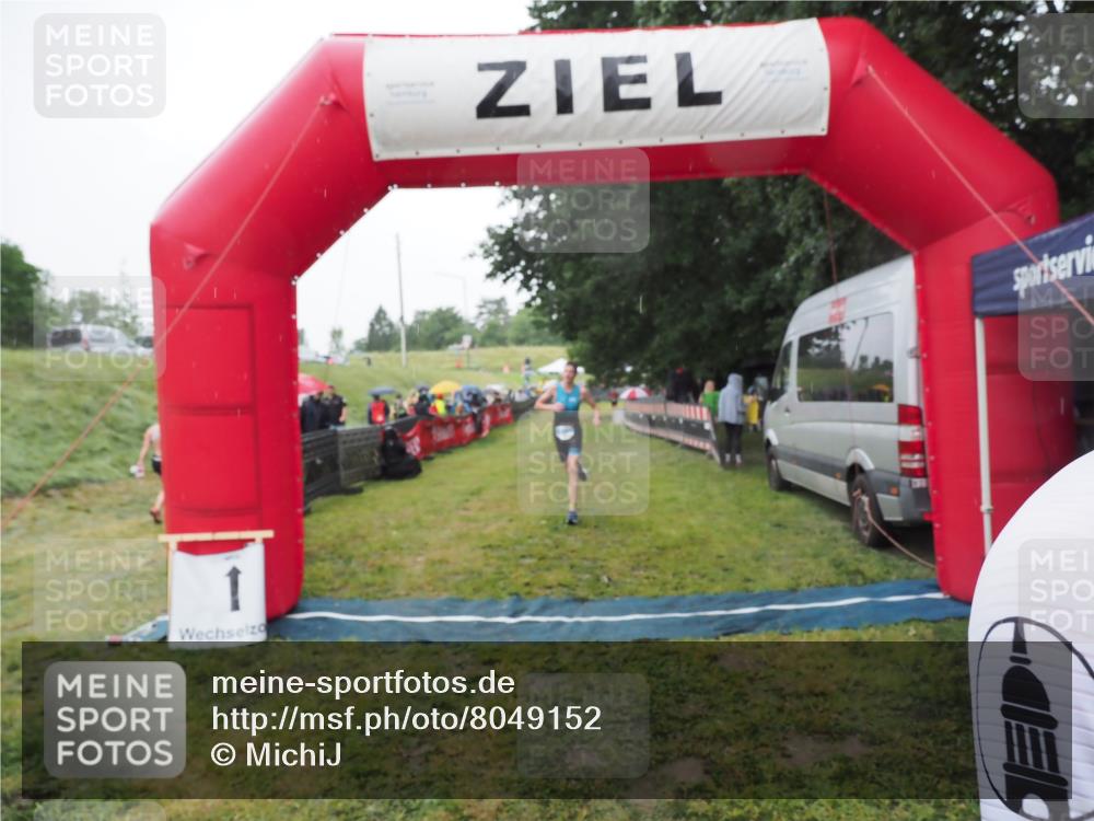 21.06.2025 - 27. Vierlanden-Triathlon MichiJ http://msf.ph/oto/8049152 15.06.2026 14:23:38 Ziel 1308 meine-sportfotos.de