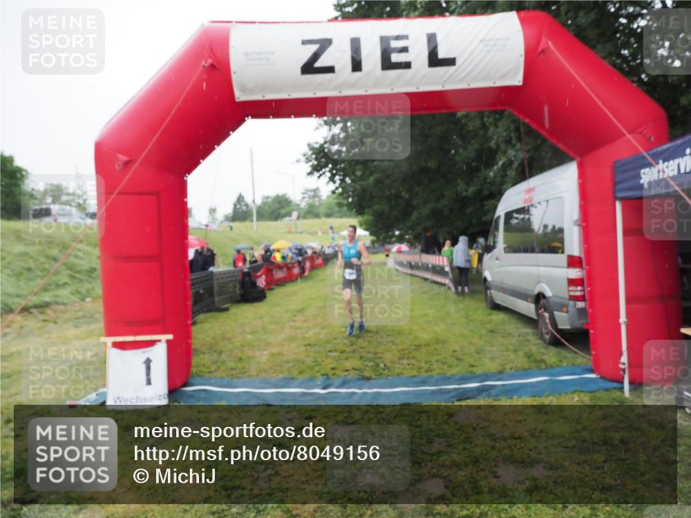 21.06.2025 - 27. Vierlanden-Triathlon MichiJ http://msf.ph/oto/8049156 15.06.2026 14:23:38 Ziel 1308 meine-sportfotos.de