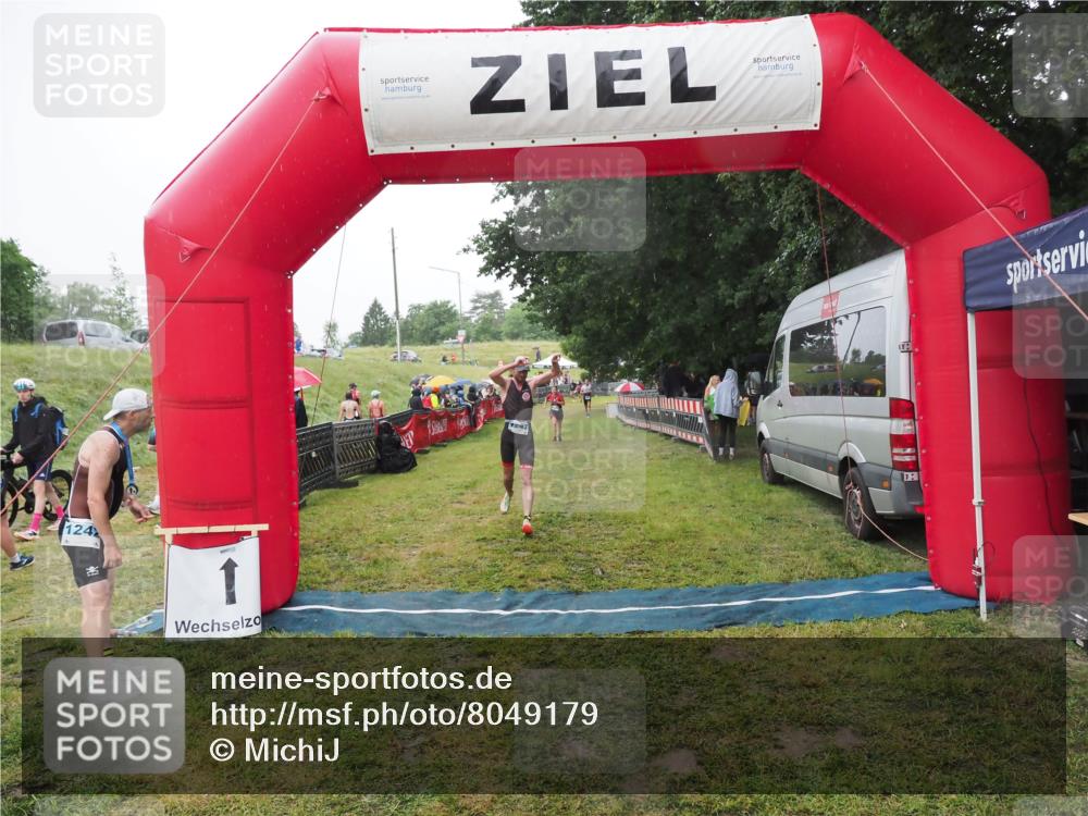 21.06.2025 - 27. Vierlanden-Triathlon MichiJ http://msf.ph/oto/8049179 15.06.2026 14:23:44 Ziel 1247, 1308 meine-sportfotos.de