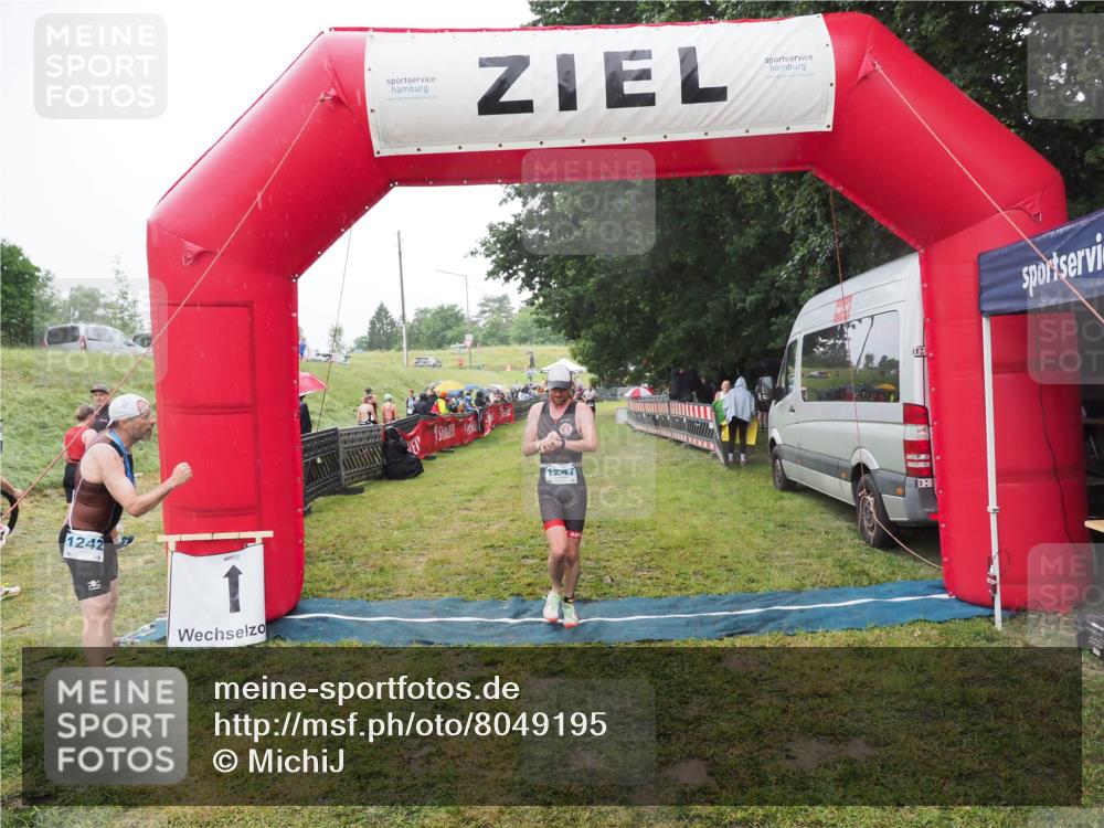 21.06.2025 - 27. Vierlanden-Triathlon MichiJ http://msf.ph/oto/8049195 15.06.2026 14:23:45 Ziel 1184, 1247, 1308 meine-sportfotos.de
