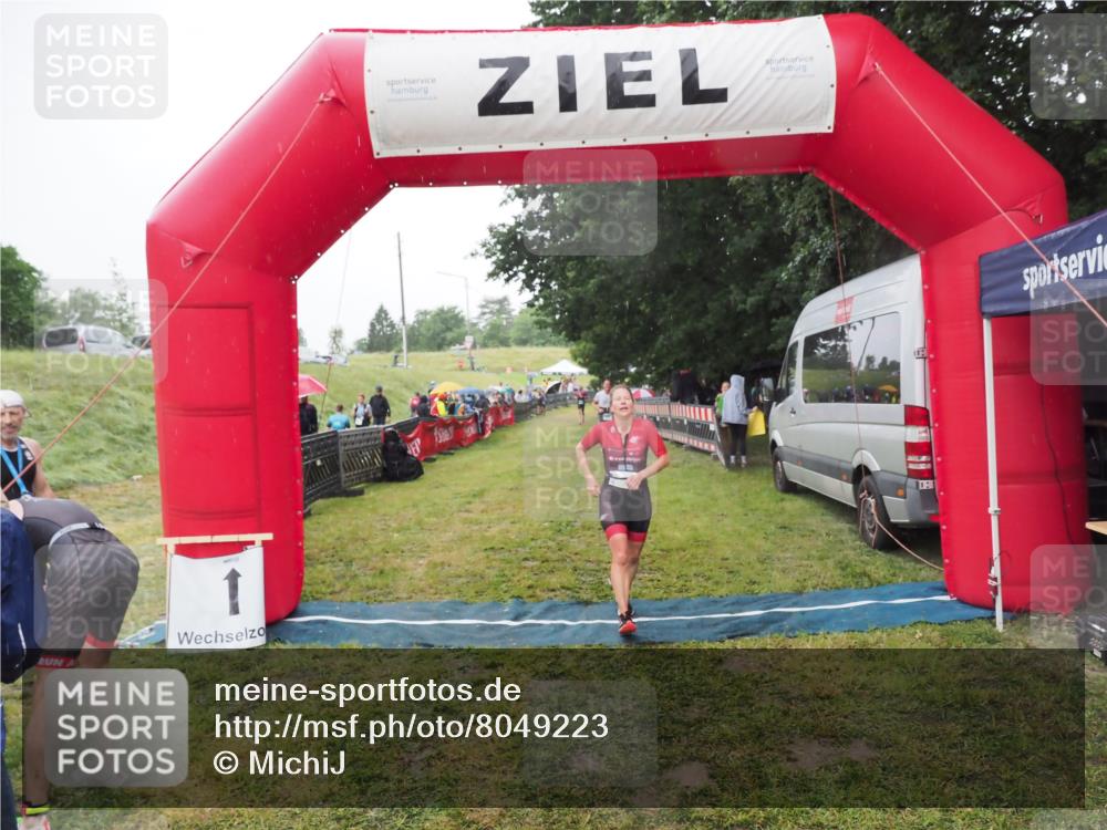 21.06.2025 - 27. Vierlanden-Triathlon MichiJ http://msf.ph/oto/8049223 15.06.2026 14:23:49 Ziel 1184, 1247 meine-sportfotos.de