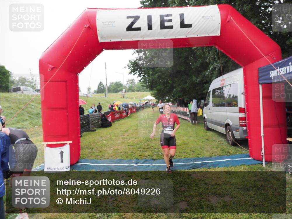 21.06.2025 - 27. Vierlanden-Triathlon MichiJ http://msf.ph/oto/8049226 15.06.2026 14:23:50 Ziel 1184, 1247, 1267 meine-sportfotos.de