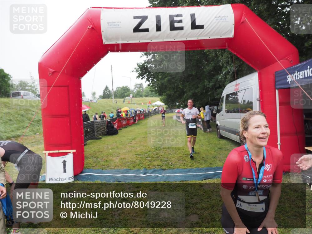 21.06.2025 - 27. Vierlanden-Triathlon MichiJ http://msf.ph/oto/8049228 15.06.2026 14:23:53 Ziel 1184, 1267 meine-sportfotos.de