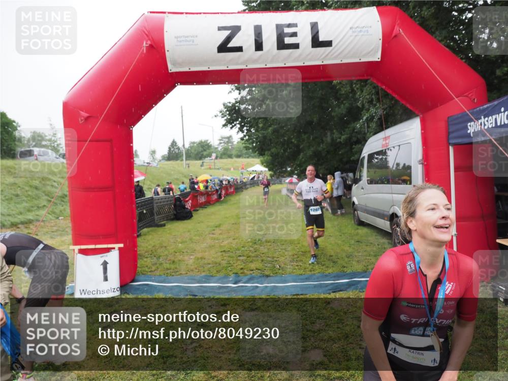 21.06.2025 - 27. Vierlanden-Triathlon MichiJ http://msf.ph/oto/8049230 15.06.2026 14:23:53 Ziel 1184, 1267 meine-sportfotos.de
