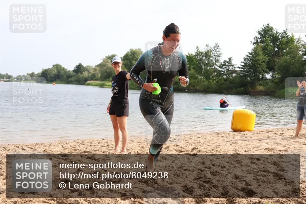 15.06.2025 - 27. Vierlanden-Triathlon Lena Gebhardt http://msf.ph/oto/8049238 15.06.2025 09:25:04 Schwimmen 207 meine-sportfotos.de