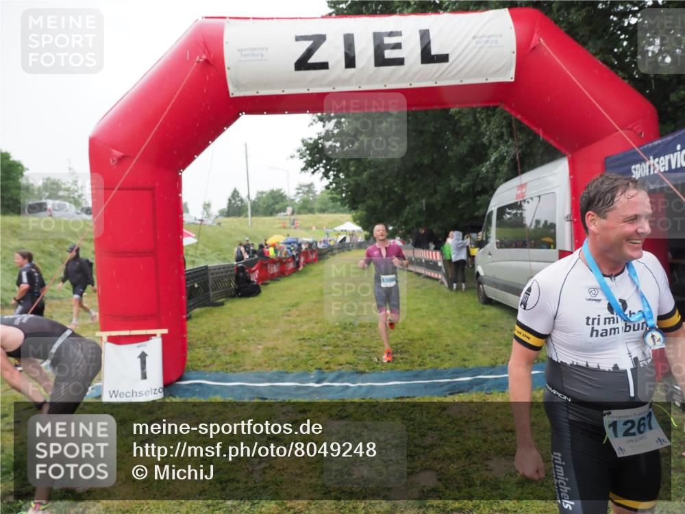 21.06.2025 - 27. Vierlanden-Triathlon MichiJ http://msf.ph/oto/8049248 15.06.2026 14:23:57 Ziel 1267, 1300 meine-sportfotos.de