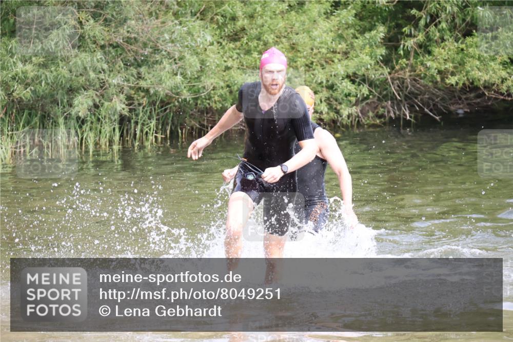 15.06.2025 - 27. Vierlanden-Triathlon Lena Gebhardt http://msf.ph/oto/8049251 15.06.2025 09:51:54 Schwimmen 282, 288, 292 meine-sportfotos.de