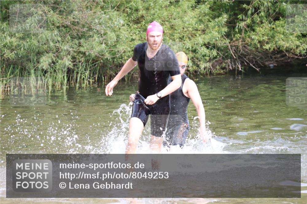 15.06.2025 - 27. Vierlanden-Triathlon Lena Gebhardt http://msf.ph/oto/8049253 15.06.2025 09:51:54 Schwimmen 282, 288, 292 meine-sportfotos.de