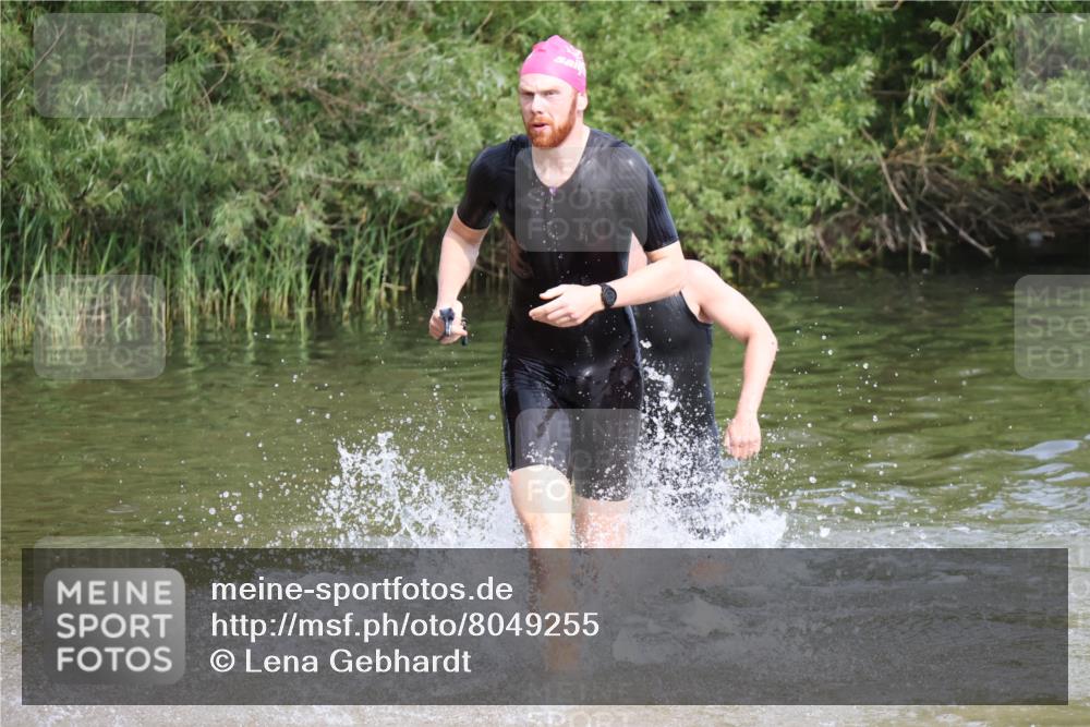 15.06.2025 - 27. Vierlanden-Triathlon Lena Gebhardt http://msf.ph/oto/8049255 15.06.2025 09:51:55 Schwimmen 282, 288, 292 meine-sportfotos.de