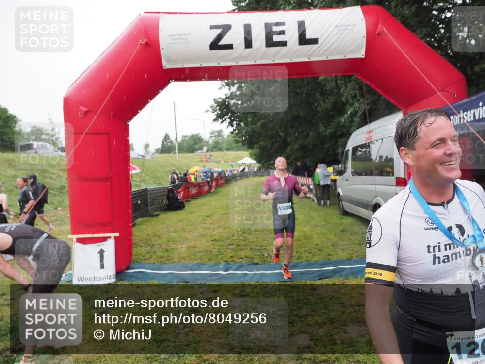 21.06.2025 - 27. Vierlanden-Triathlon MichiJ http://msf.ph/oto/8049256 15.06.2026 14:23:58 Ziel 1267, 1300 meine-sportfotos.de
