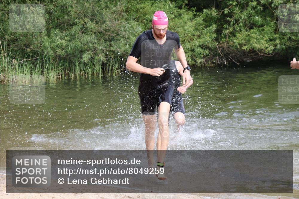 15.06.2025 - 27. Vierlanden-Triathlon Lena Gebhardt http://msf.ph/oto/8049259 15.06.2025 09:51:56 Schwimmen 282, 288, 292 meine-sportfotos.de