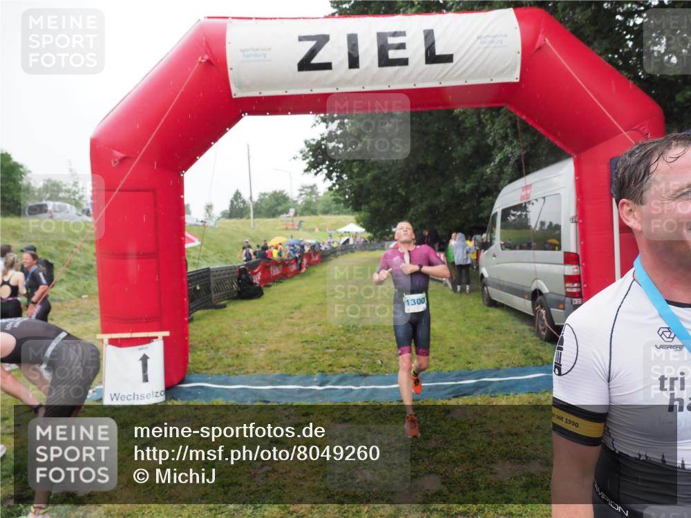 21.06.2025 - 27. Vierlanden-Triathlon MichiJ http://msf.ph/oto/8049260 15.06.2026 14:23:58 Ziel 1267, 1300 meine-sportfotos.de